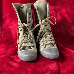Baker's Platform Military Style Lace Up Boots SIZE 8